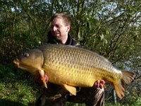 Schuppenkarpfen-10  Ein schöner Fang von Jens Zingel mit 20,5kg gefangen am 30. Oktober 2011 fotografiert von Markus Jäger